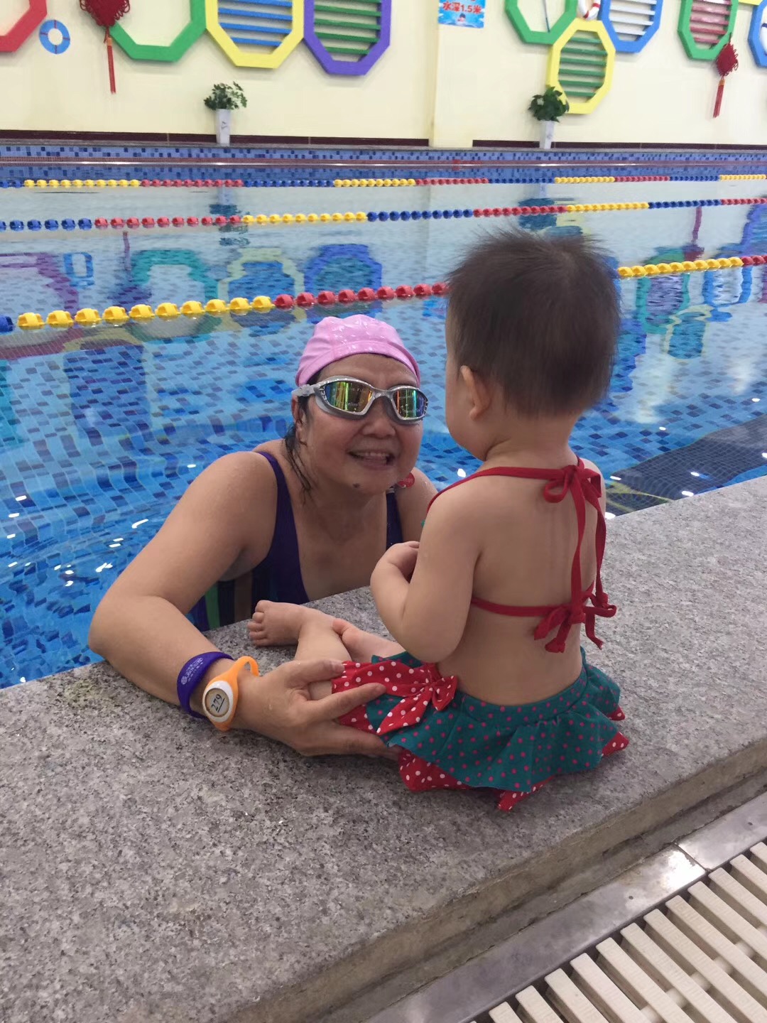 宝宝游泳启蒙几岁比较好,宝宝游泳一般多长时间最好