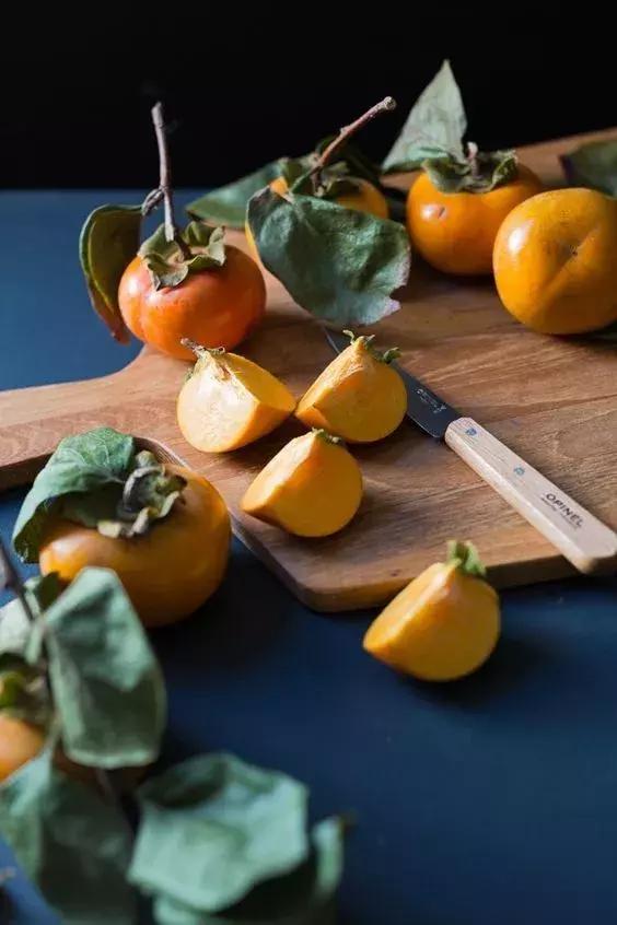 柿子能和酒一起用,柿子和酒间隔多少时间可以吃