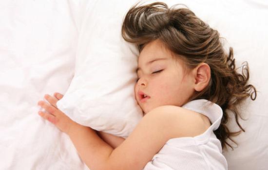 纹美瞳线第二天肿怎么快速消肿,做完美瞳线肿几天消肿