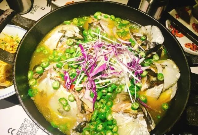 广州岗顶美食街,岗顶地铁口美食街