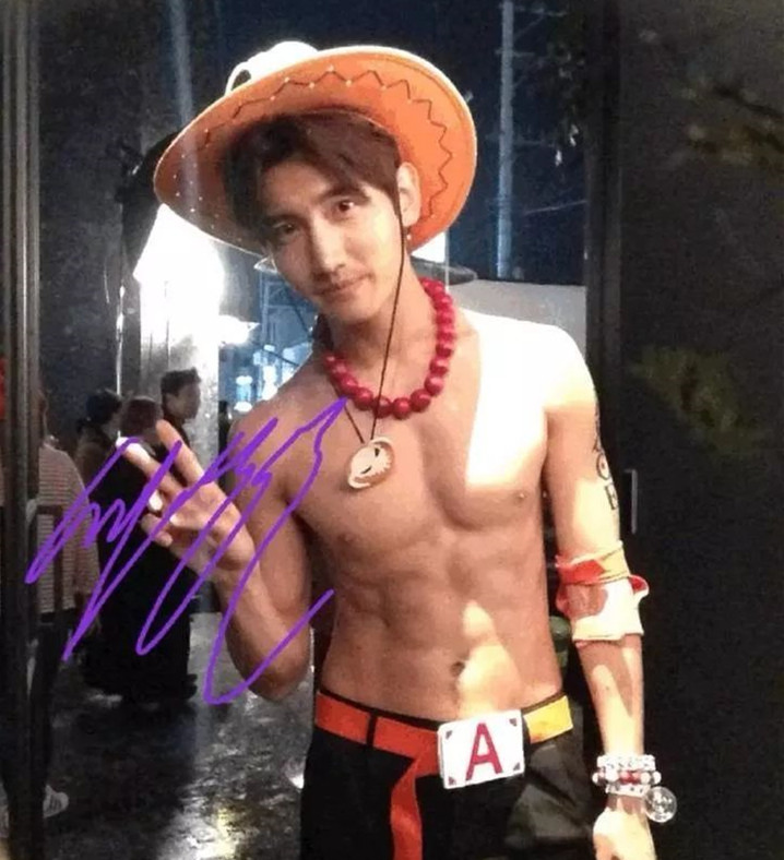 穿女装!花光存款!这样的爱豆你能接受吗?