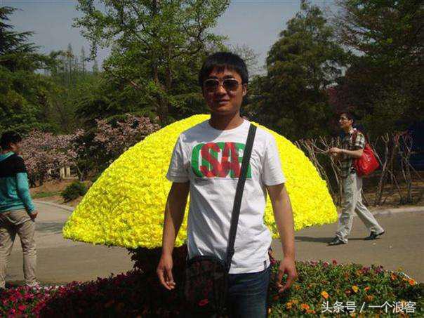 ps恶搞大神们的各种作品,求大神把我p霸气一点