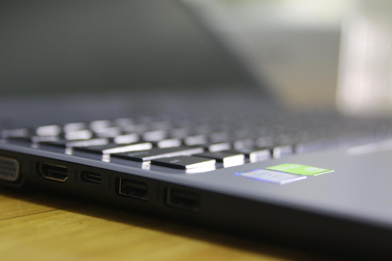 华硕笔记本fl8000u有光驱吗,华硕笔记本fl8000u屏幕