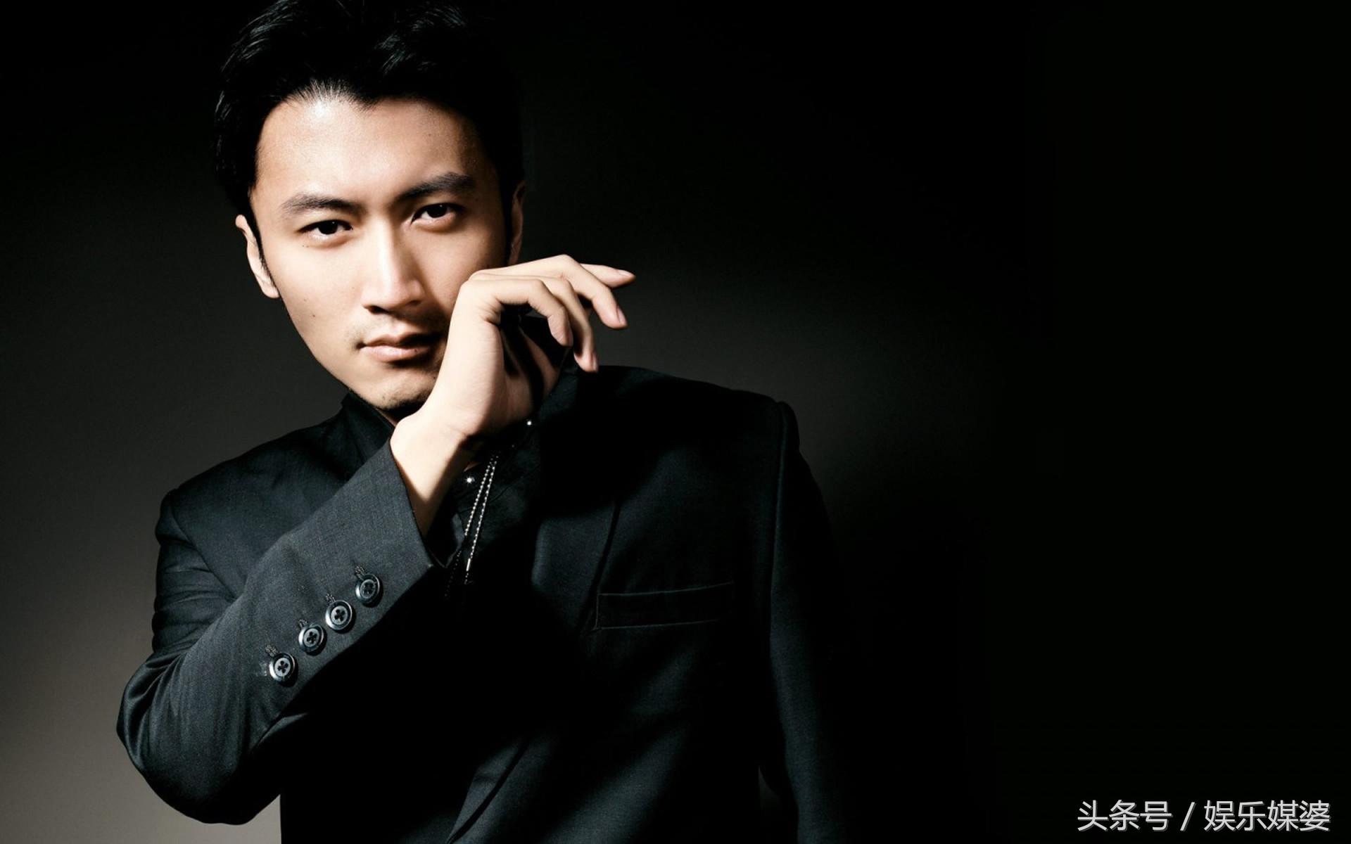 17岁出道,演遍金庸武侠片,老了81岁女朋友比儿子还小