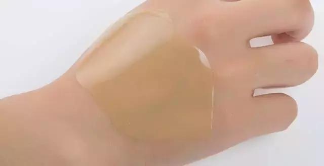 唇色深还有唇纹,手脚皲裂还干燥,唇膜手膜足膜最全种草!