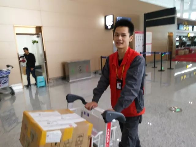 西部航空维修工程部张泽权:我所运送过的每一件航材,都是对生命的尊重