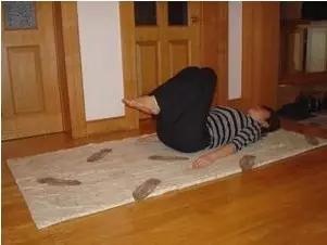 贫血练瑜伽肩倒立式瑜伽改善贫血