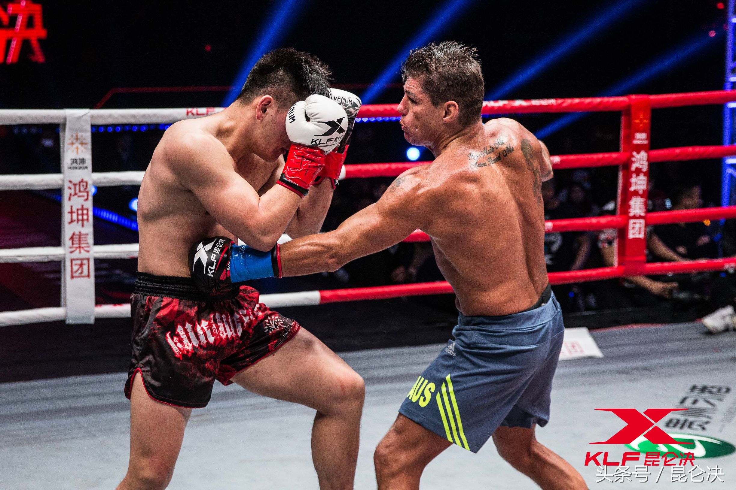 天*克王**劳斯回归之战闪耀昆仑决,重拳轰炸完胜中国新星