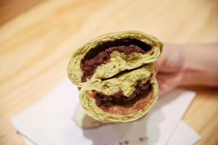 这个来自台湾的包子，香到连手指都想吞下去！吃了就上瘾！