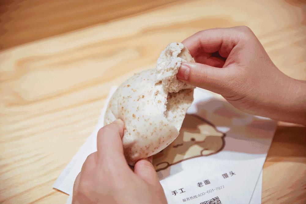 这个来自台湾的包子，香到连手指都想吞下去！吃了就上瘾！