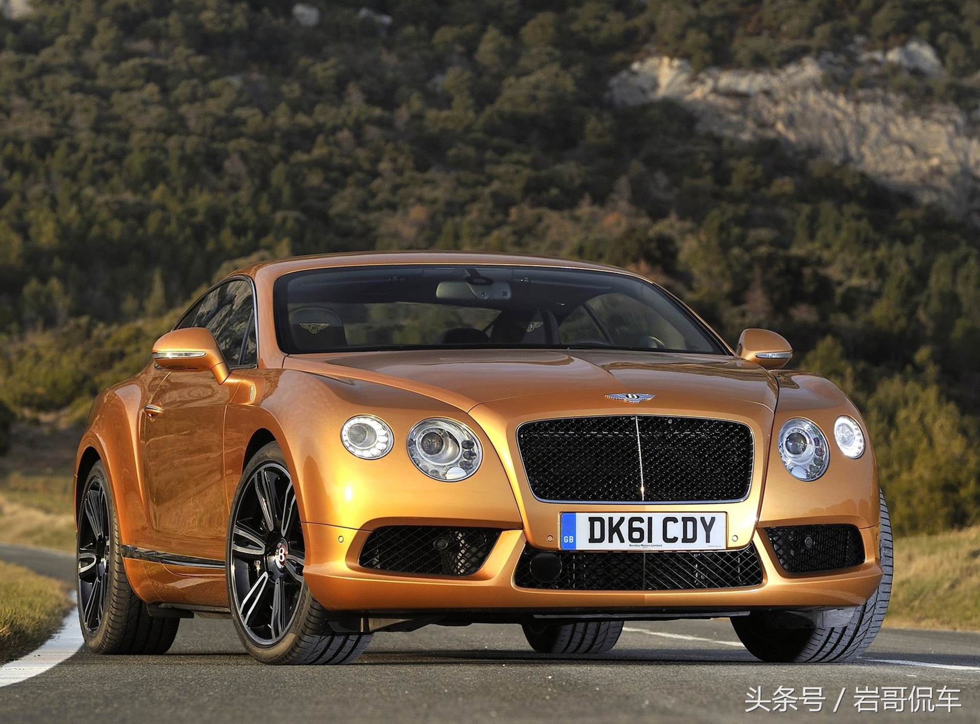 车漆修复用改色膜还是喷漆好,车漆花了是镀晶好还是全车喷漆好