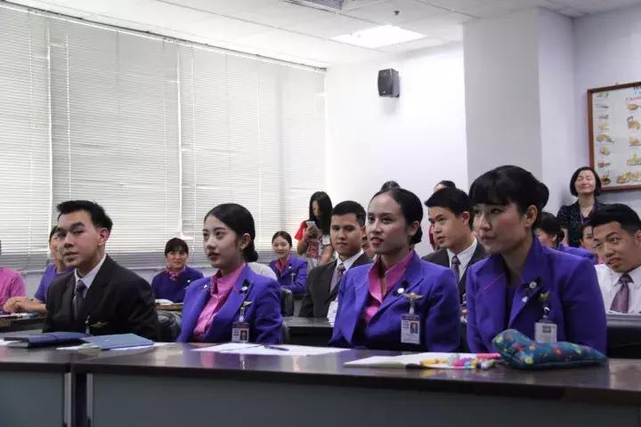 空姐的微笑是如何练成的,迷人笑容的南航空姐是谁