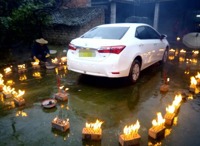 小伙提车回家,小伙提车回家过年