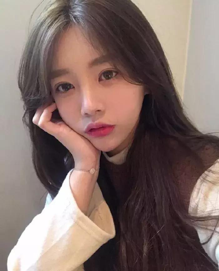 刘海图片女显脸小,有刘海扎发显脸小