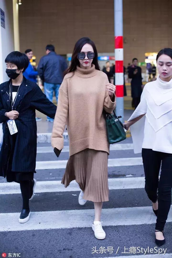 冬天半袖蝙蝠衫毛衣搭配,冬天宽松版的毛衣怎么搭配