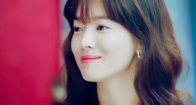 刘海图片女显脸小,有刘海扎发显脸小