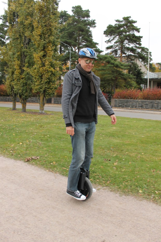 老外自制独轮车视频,骑行独轮车改造大全