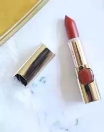 枫叶砖红色带着红棕调的口红,枫叶脏橘色口红