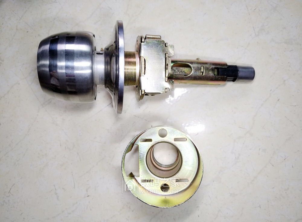 球形锁坏了怎么从木门上拆下来,室内门球形锁怎么拆