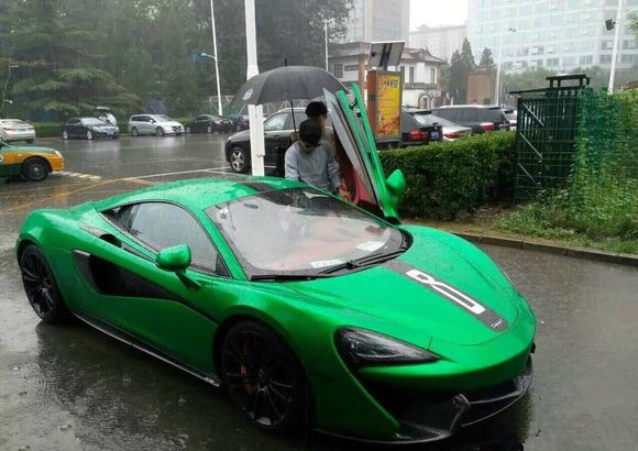 武磊赵明剑,国足韦世豪的车