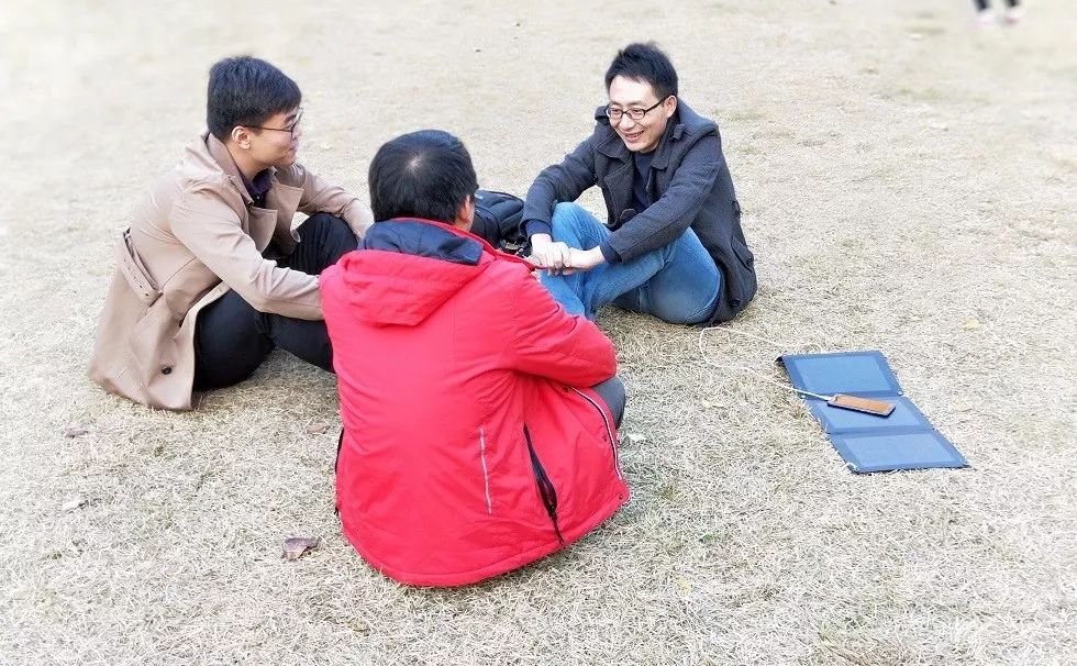 汉能太阳能发电纸,汉能薄膜太阳能发电纸测评