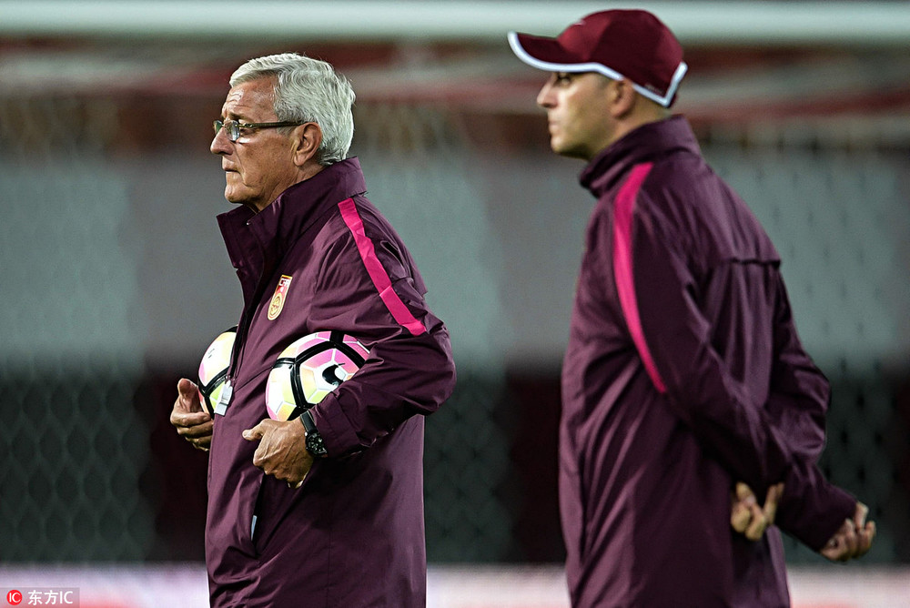 国足王大雷出场观众,王大雷手抛球吓坏里皮