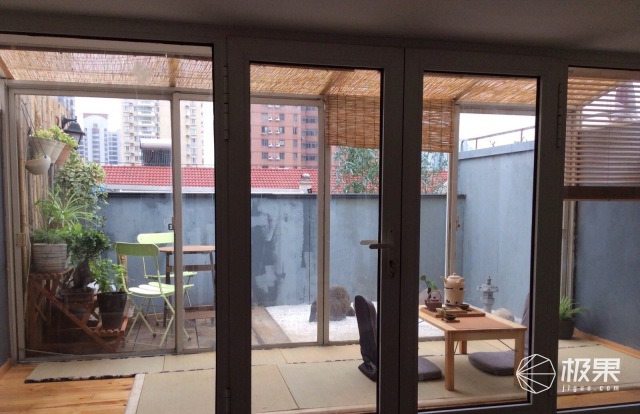 地板上粘东西了怎么弄掉,地板上粘了水泥怎么办