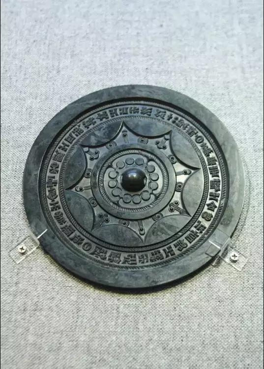 古人书房常备的文房四宝是什么,文房四宝是书房中常备的四种摆件