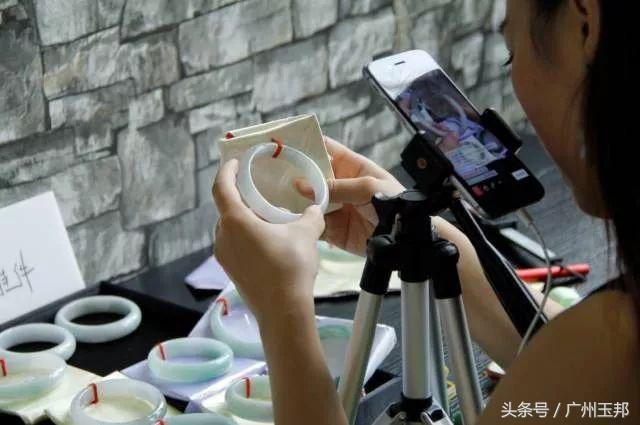玉器街「直播」卖玉，一天销售额超百万背后的秘密