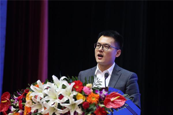 群英汇聚中原纵论经济大势第三届资本力量论坛成功举行