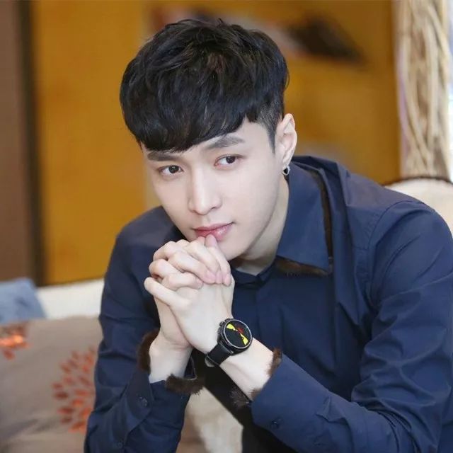 你只知道小怪兽包包火，仙女们已经在追Fendi手表了