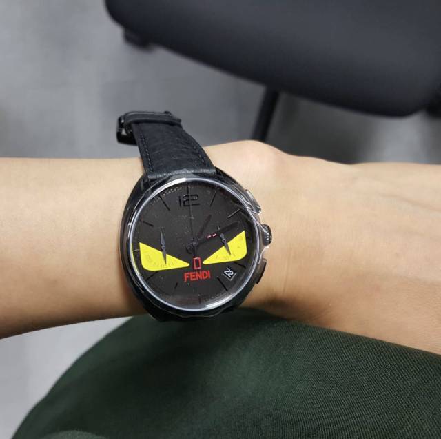 你只知道小怪兽包包火，仙女们已经在追Fendi手表了