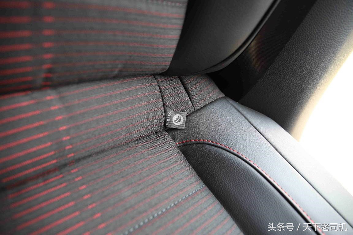 为了幼儿安全安装软件,为儿童安装安全座椅