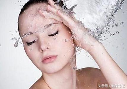 皮肤外干内油是怎么回事,适合内油外干的护肤品