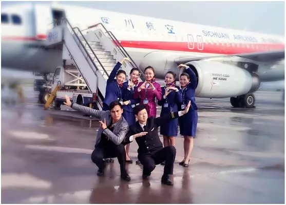 川航空姐李晓宏：与梦齐飞专业铸就美丽