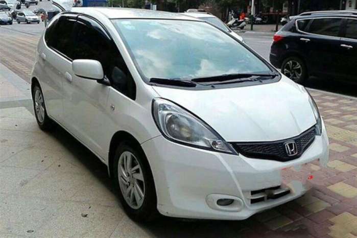 上班代步买比亚迪f3还是飞度,和一群朋友买车