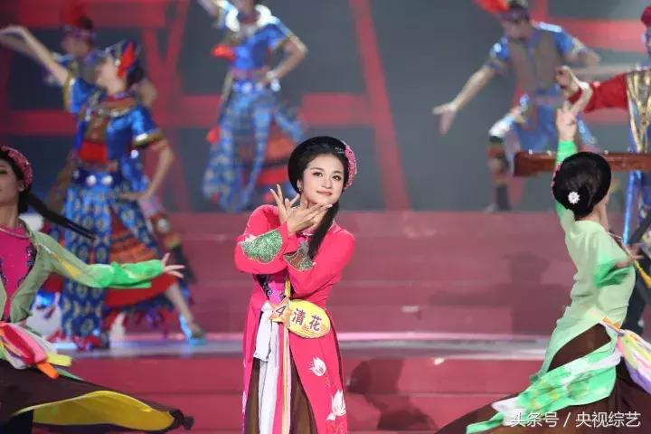 星光大道站在山顶上,央视星光大道的微博视频