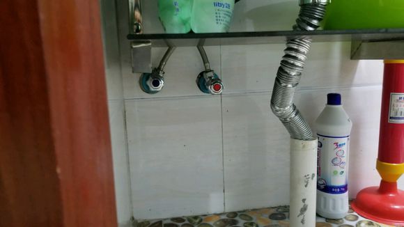 新装修的房子特别干燥怎么解决,潮湿发霉的房子应该怎么处理