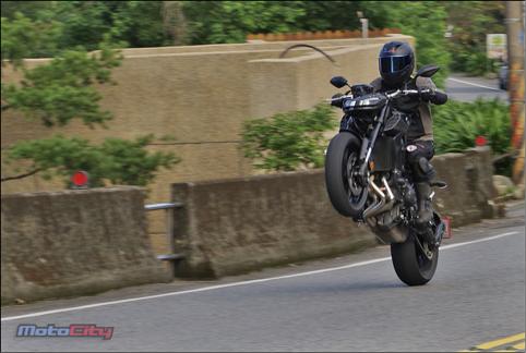 雅马哈扭力大师,雅马哈mt-09试驾