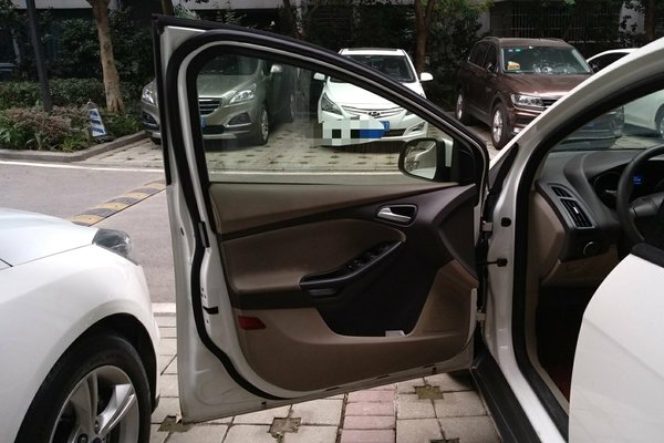 二手车福克斯哪年的值得购买,福克斯2012款三厢1.6l自动风尚型