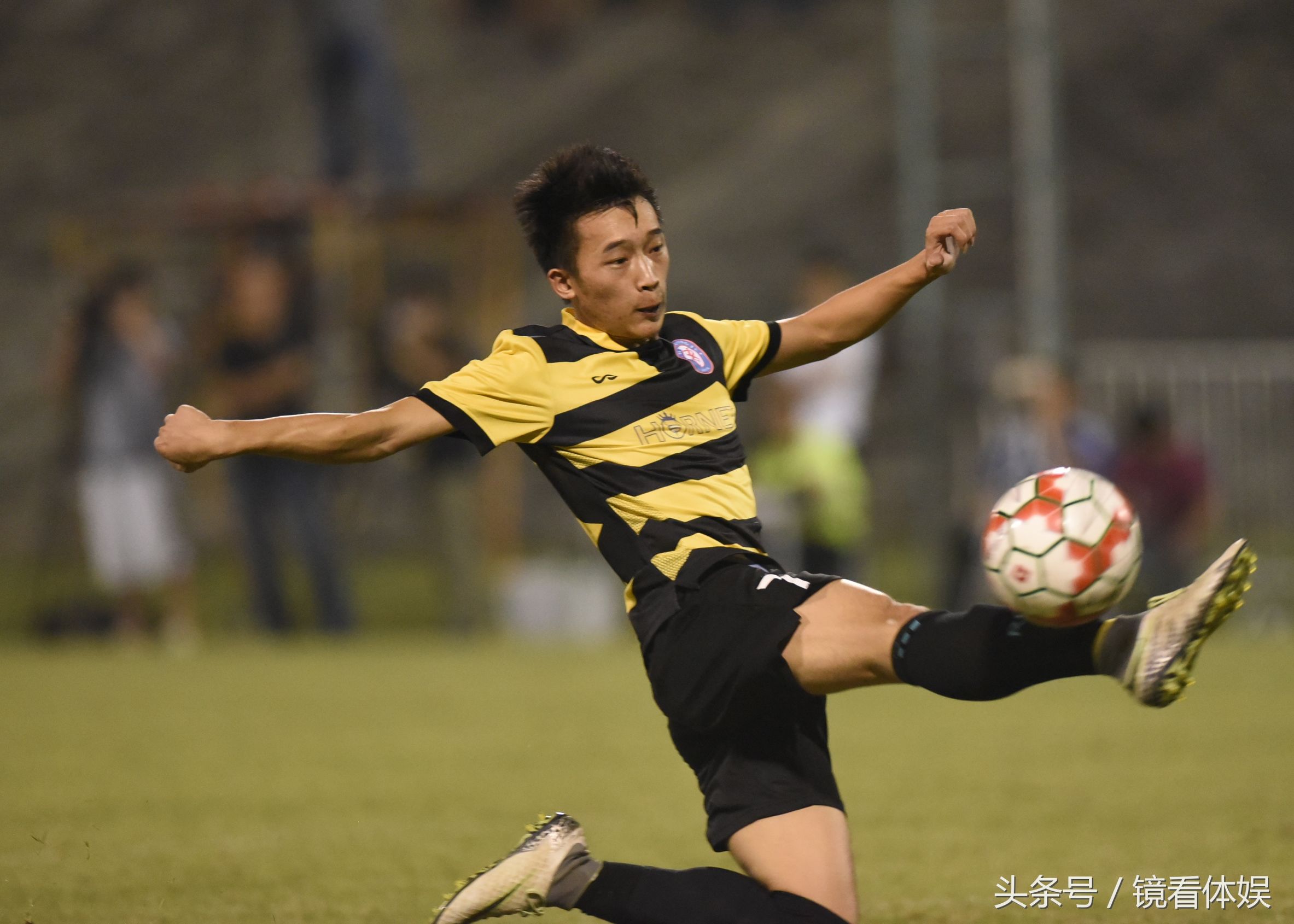 2017镜看体娱与佛山体育的50瞬间｜与巴萨球员偶遇与草根球星并肩