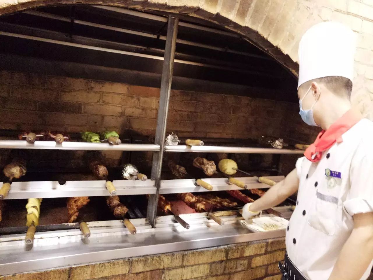 好吃的美食推荐三文鱼,红魔虾甜虾三文鱼刺身自助济南