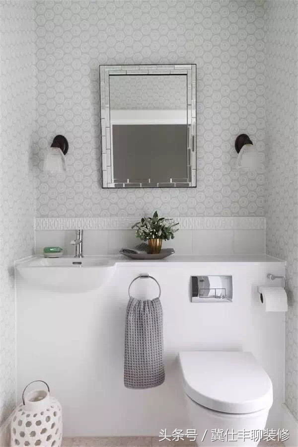 卫生间洗手盆太小没地方放东西,卫生间太小装个小洗手盆