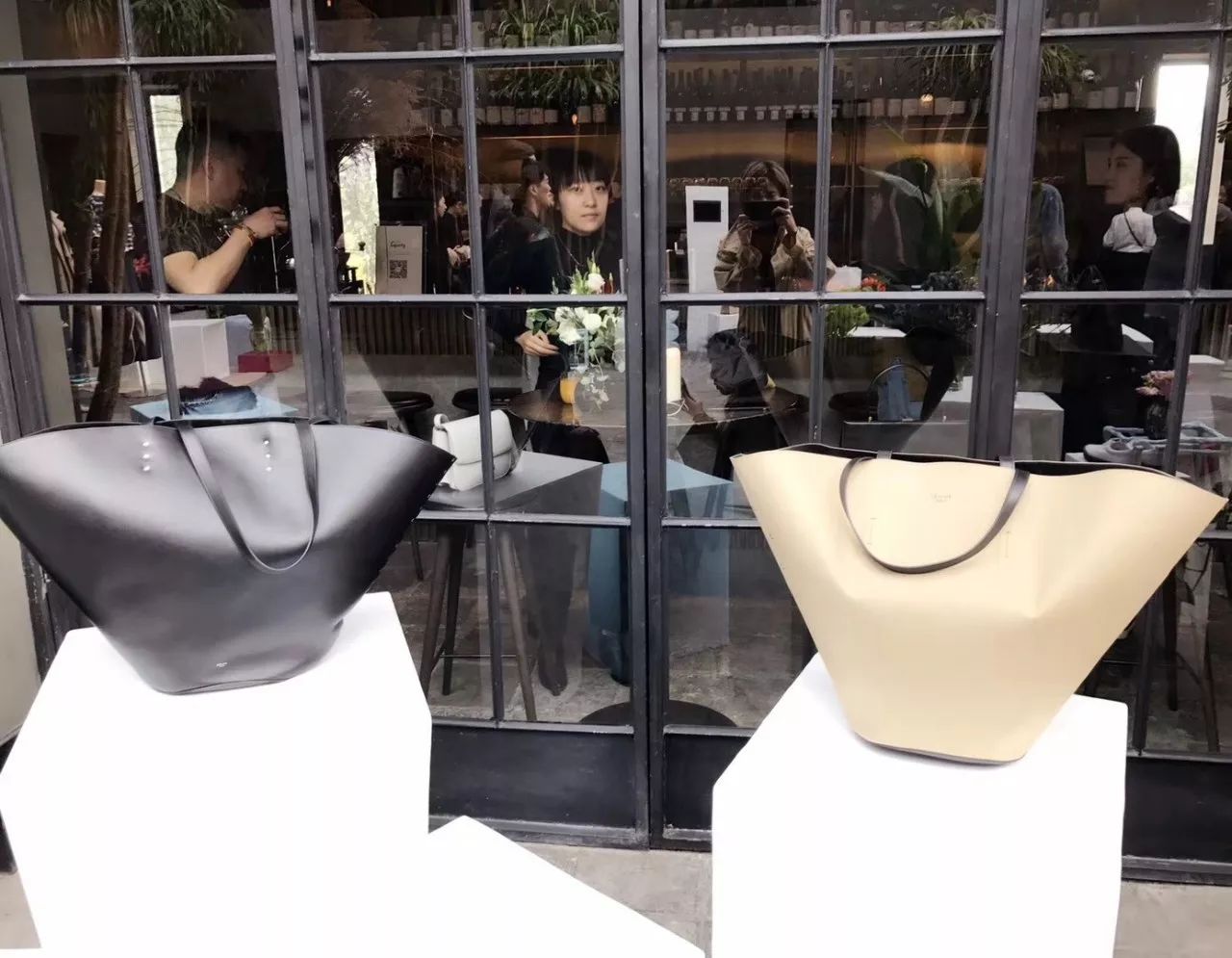 月薪5000的我是怎么存钱买房的,月入多少穿得起celine