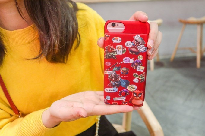 背夹式充电器,背夹式充电器好不好用