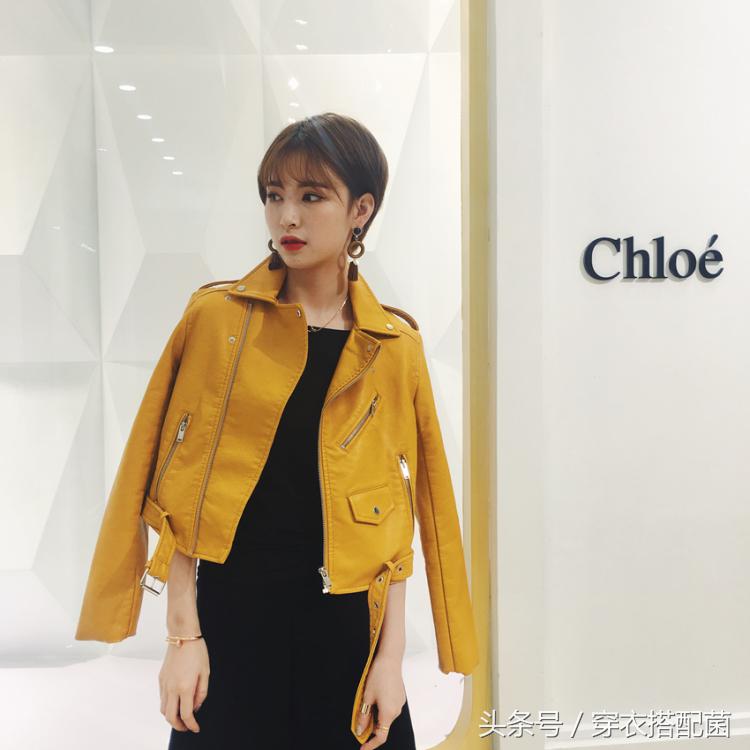 有机车皮衣的点缀，女生也能帅到窒息