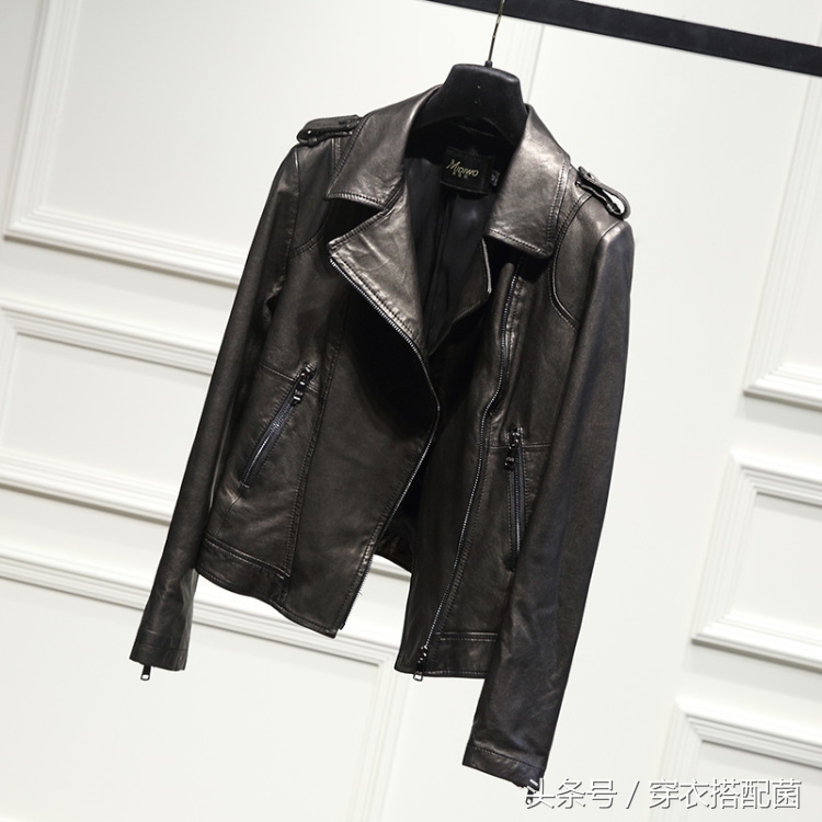 有机车皮衣的点缀，女生也能帅到窒息