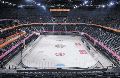 这个会“变魔术”的球场给深圳长脸了