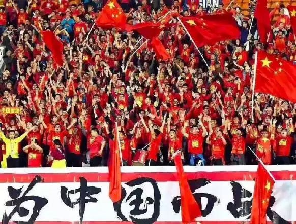 浜斾竾澶氫汉鐞冭糠璧涘満,浜斾竾浜虹殑瓒崇悆鐜板満