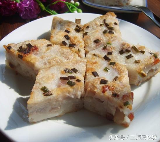 芋头糕口感细软，绵甜香糯，营养价值高，关键还不长肉！